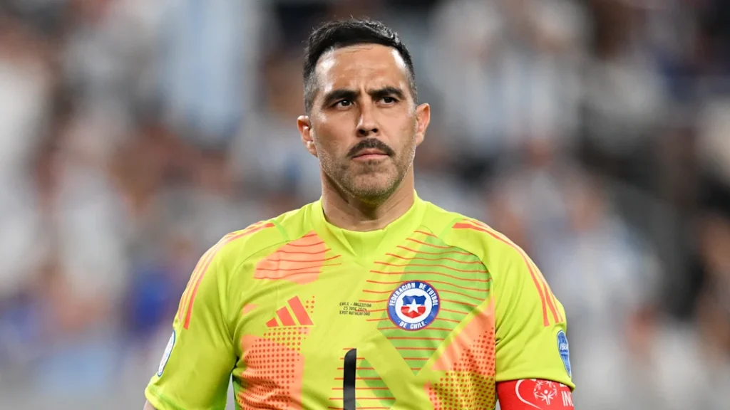Former Barcelona goalie who is retired offers to cover for Marc-Andre ter Stegen in case of injury