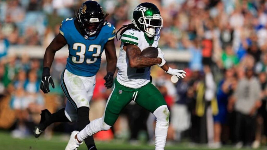 Jets Reportedly Will Pursue 2 Playmakers After Davante Adams Release