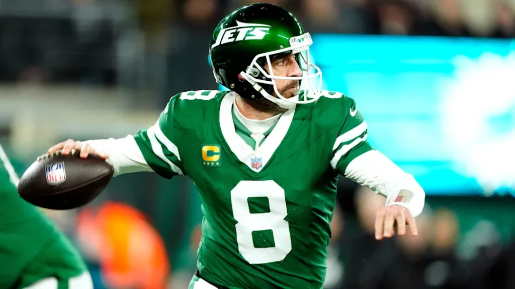 NFL Insider Lists ‘Dark Horse’ Aaron Rodgers Landing Spot That Sparks Déjà Vu