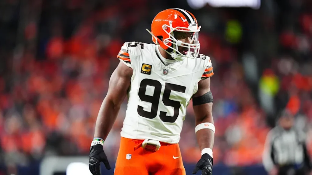 Browns Owner Reportedly Refuses to Speak to Myles Garrett Amid Trade Drama