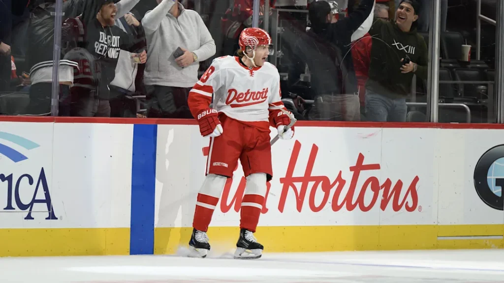 Patrick Kane Puts on Vintage Performance for Red Wings