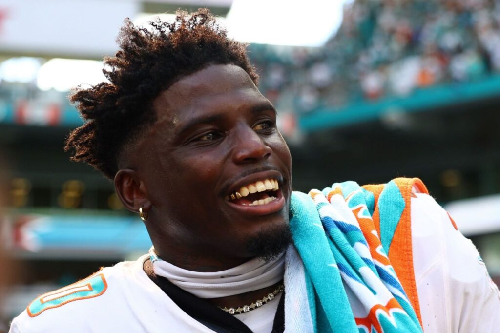 NFL NEWS: Miami Dolphins general manager has announced that the team’s Fastest Wide-Receiver Tyreek Hill has formally accepted a move to the New England Patriots on a 4-year, $132.6 million Deal after a lengthy 14-hour negotiation with the Miami Dolphins general manager, This comes after the Baltimore Ravens confirmed and announced that they are out of the race to sign the Cheetah after he rejected their $117.8 million, see more…