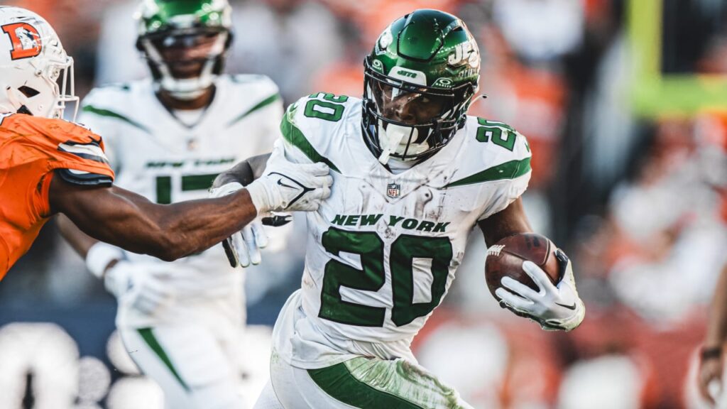 NFL-NEWS: Indianapolis Colts have officially announced the signing of New York Jets star Running Back after he officially signed a 3-years $77.9 Million deal with the Indianapolis Colts 10-Minutes ago, as per ESPN reporter, the New York Jets franchise Running Back was confirmed as new Indianapolis Colts New Running Back 5-minutes ago through Both Organizations Social Media Post, However, Following his 3-years $77.4 million Max Contracts, This trade was a Successful transactions, For Both Parties As New York Jets Will Receive Multiple Draft Picks in Exchange Indianapolis Colts Will Have A Solid RB Entry the New NFL Season, However, Sadly…