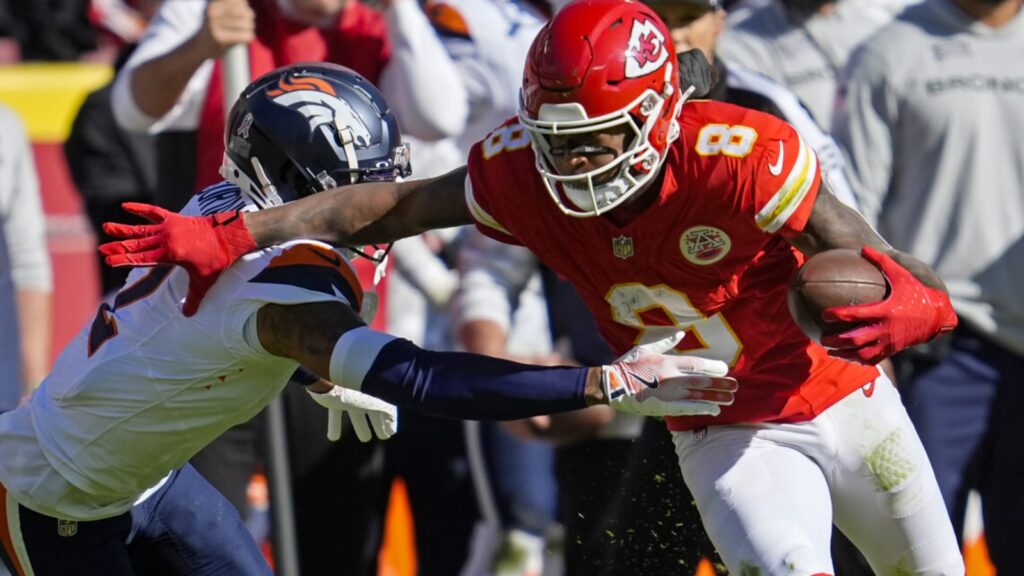 Could DeAndre Hopkins Have ‘Surprise Resurgence’ With Chiefs?