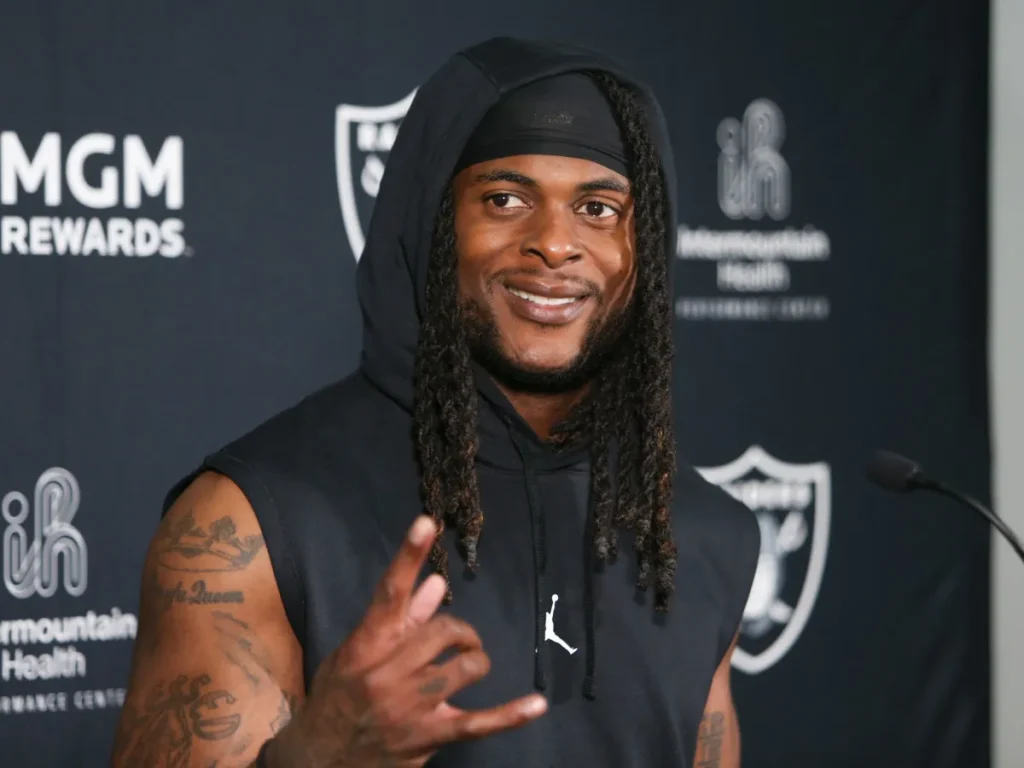 Deal Finalize: Davante Adams Returns: Las Vegas Raiders Reach Verbal Agreement to Re-sign Star Wide Receiver