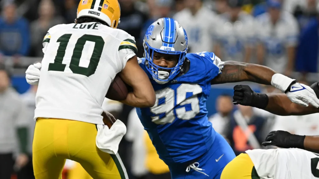 Former Lions edge rusher Za’Darius Smith is currently in Detroit, could a reunion happen?