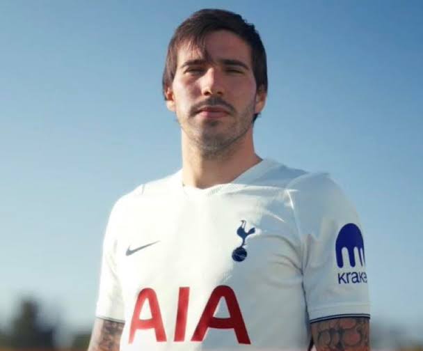 SANDRO TONALI POSTED A ‘PROVOCATIVE’ MESSAGE THEN DELETED IT MINUTES LATER, BUT SCREENSHOT IS ALREADY GOING VIRAL AS HE LOSES OVER A MILLION FOLLOWERS AMID NEWCASTLE FAN BACKLASH